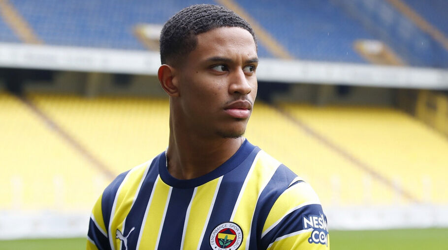 Fenerbahçe'de Jayden Oosterwolde İstanbul'a döndü - 1. Resim