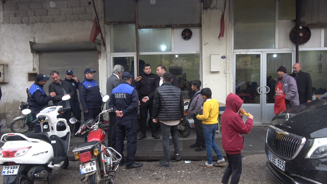 Gıda denetiminde 'yok artık' dedirten görüntüler! Etler ayak hizasında... Gıda denetiminde 'yok artık' dedirten görüntüler! Etler ayak hizasında... - 4. Resim