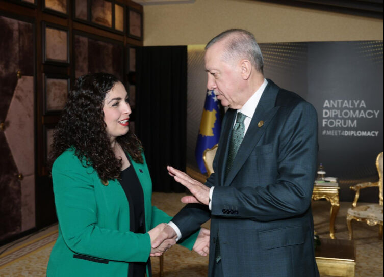 Kosova lideri Osmani'den Cumhurbaşkanı Erdoğan'a teşekkür Kosova lideri Osmani'den Cumhurbaşkanı Erdoğan'a teşekkür - 1. Resim