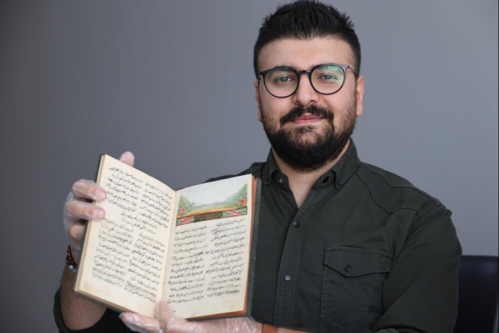 Müzayedede 30 bin liraya satın aldı, içinden İbrahim Gülşeni'nin 100'den fazla yeni şiiri çıktı Müzayedede 30 bin liraya satın aldı, içinden İbrahim Gülşeni'nin 100'den fazla yeni şiiri çıktı - 1. Resim
