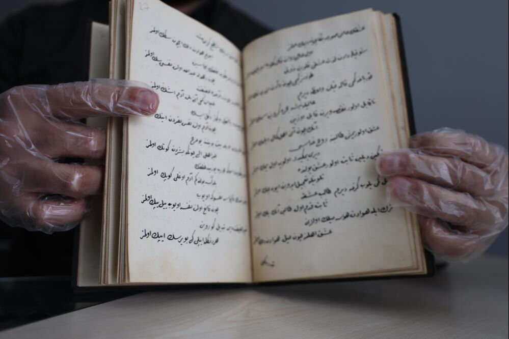 Müzayedede 30 bin liraya satın aldı, içinden İbrahim Gülşeni'nin 100'den fazla yeni şiiri çıktı Müzayedede 30 bin liraya satın aldı, içinden İbrahim Gülşeni'nin 100'den fazla yeni şiiri çıktı - 2. Resim