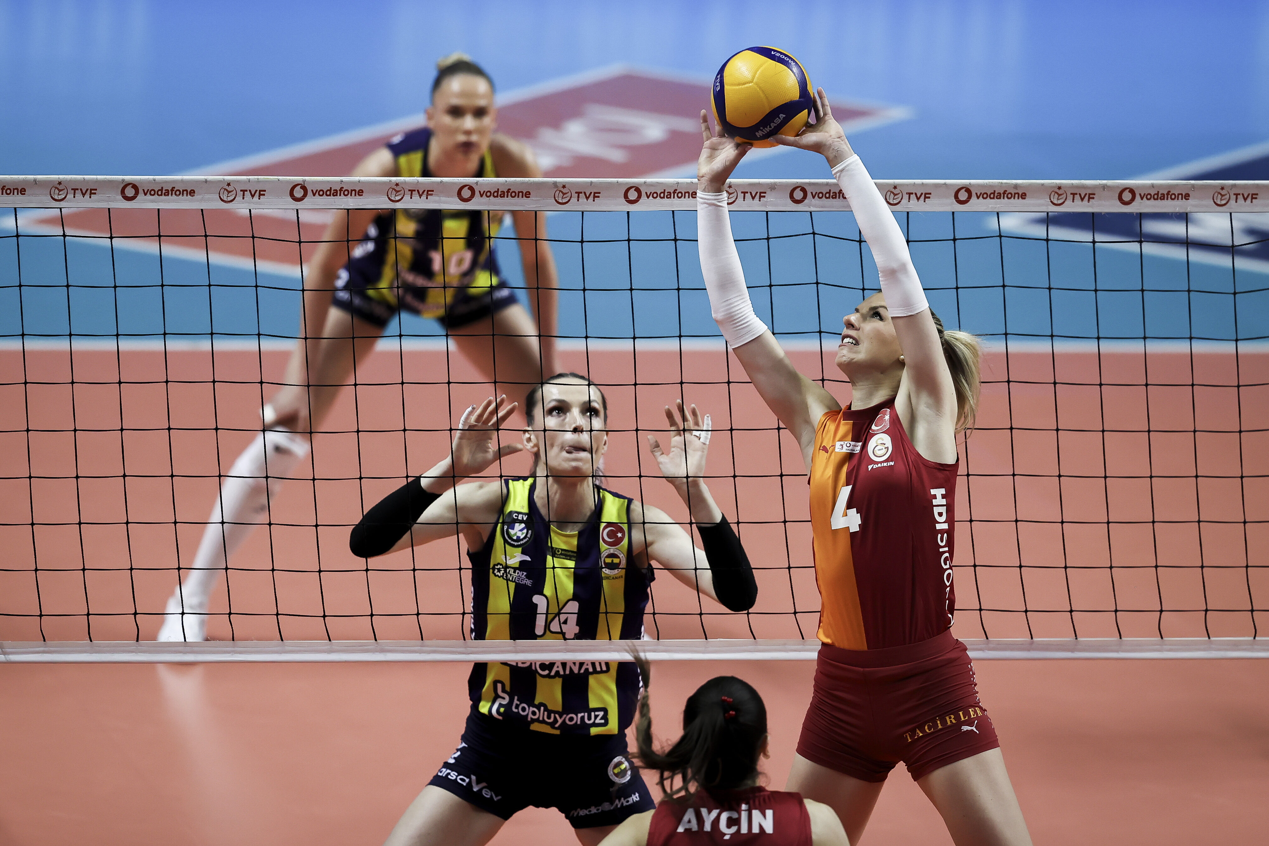 Voleybol derbisinde kazanan Fenerbahçe! Kanarya, Vakıfbank'ın rakibi oldu Voleybol derbisinde kazanan Fenerbahçe! Kanarya, Vakıfbank'ın rakibi oldu - 2. Resim
