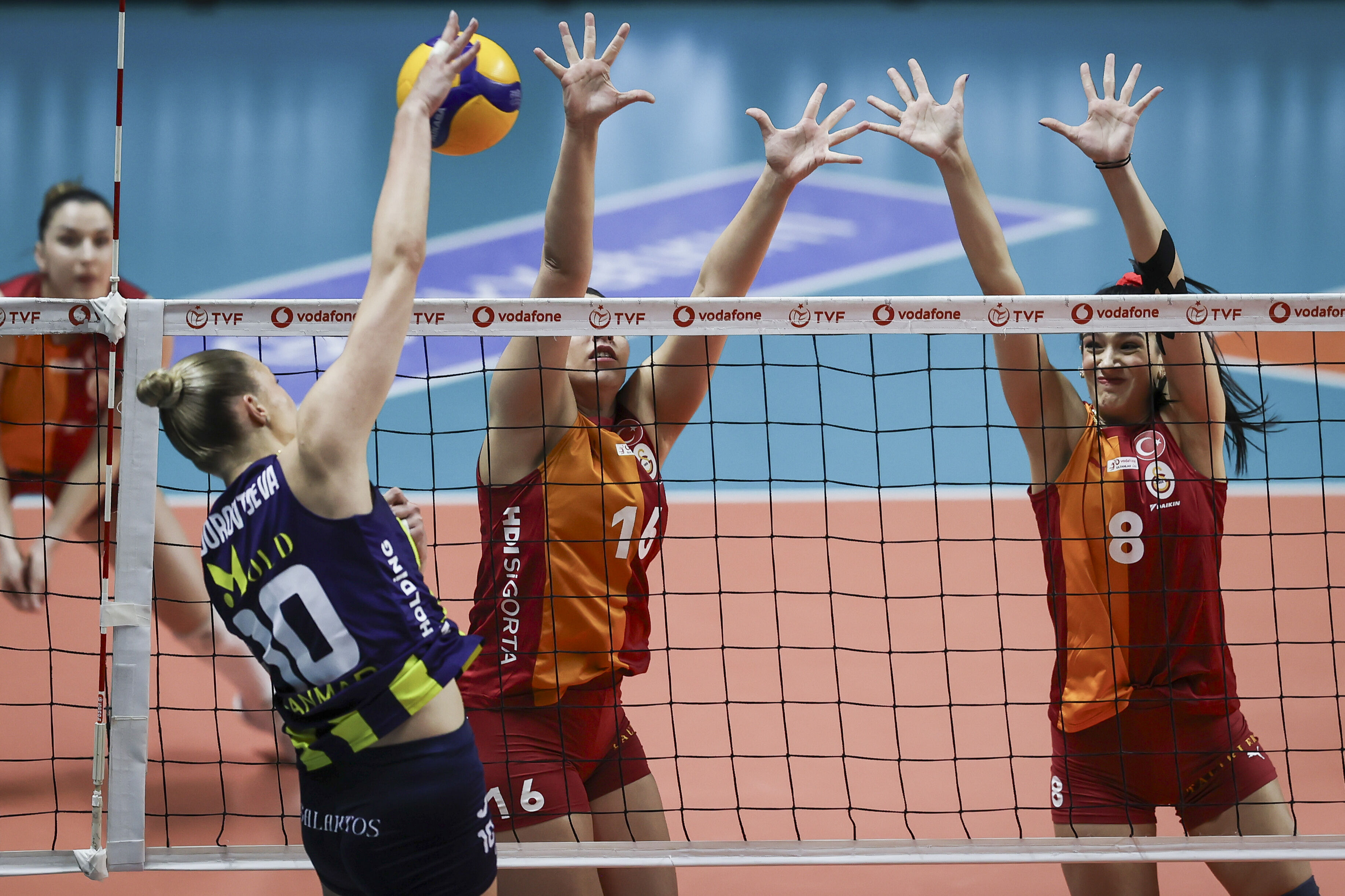 Voleybol derbisinde kazanan Fenerbahçe! Kanarya, Vakıfbank'ın rakibi oldu Voleybol derbisinde kazanan Fenerbahçe! Kanarya, Vakıfbank'ın rakibi oldu - 1. Resim