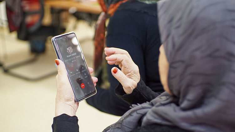 Akıllı telefonlar sadece gençler için değil! Yaşlıların korkulu rüyası hastalığın riskini azaltıyor Akıllı telefonlar sadece gençler için değil! Yaşlıların korkulu rüyası hastalığın riskini azaltıyor - 2. Resim