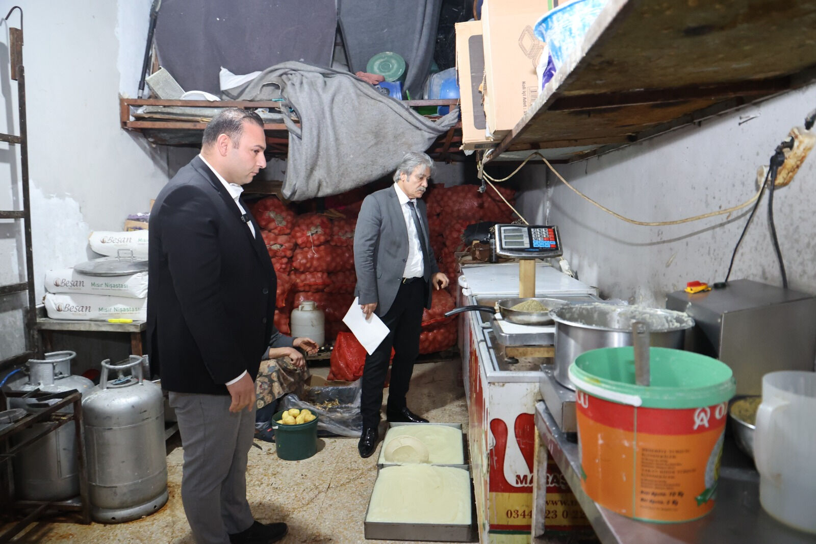 Dönerci değil, mikrop fabrikası: Mide bulandıran görüntüler... Dönerci değil, mikrop fabrikası: Mide bulandıran görüntüler... - 1. Resim