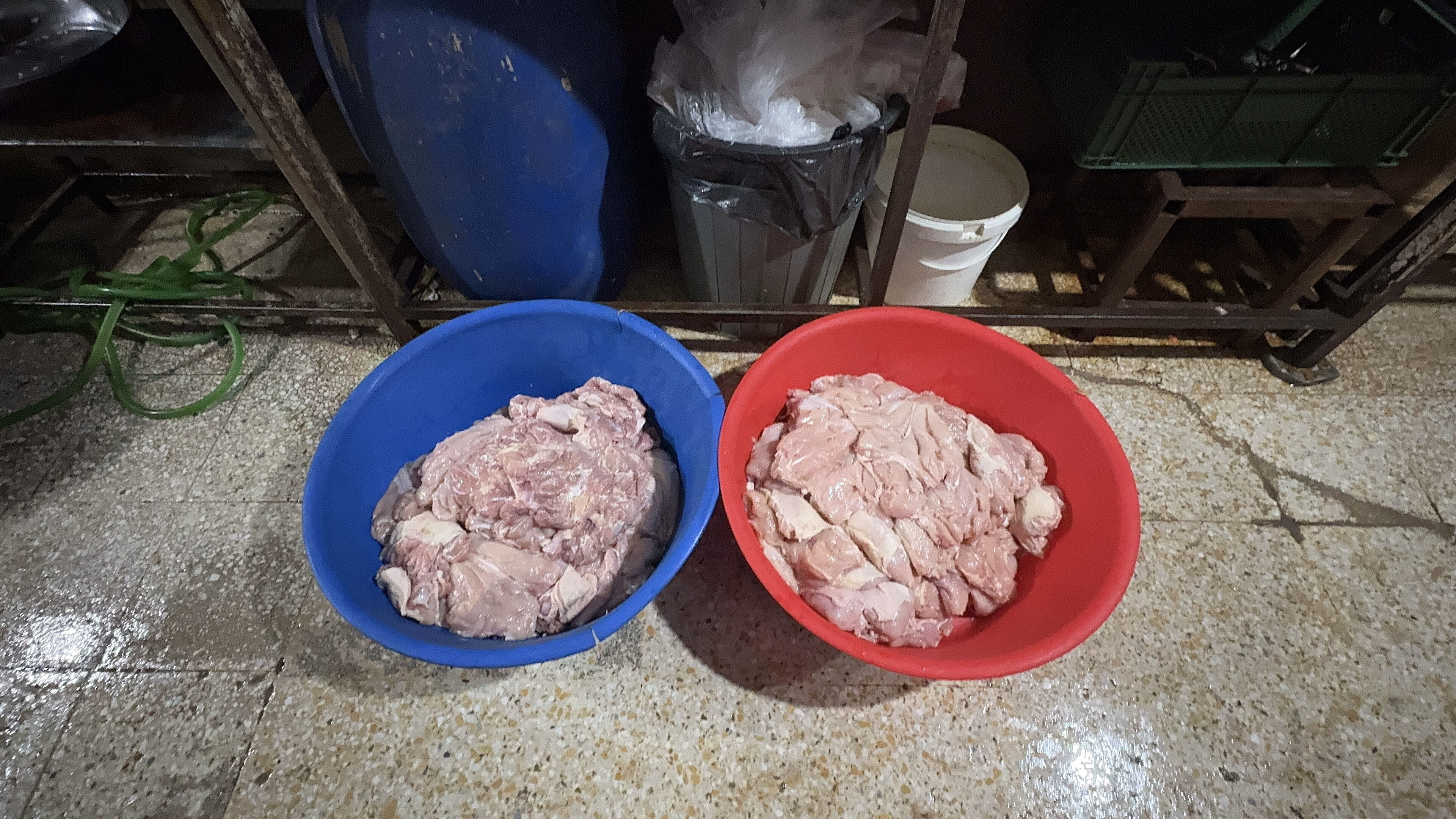 Dönerci değil, mikrop fabrikası: Mide bulandıran görüntüler... Dönerci değil, mikrop fabrikası: Mide bulandıran görüntüler... - 2. Resim