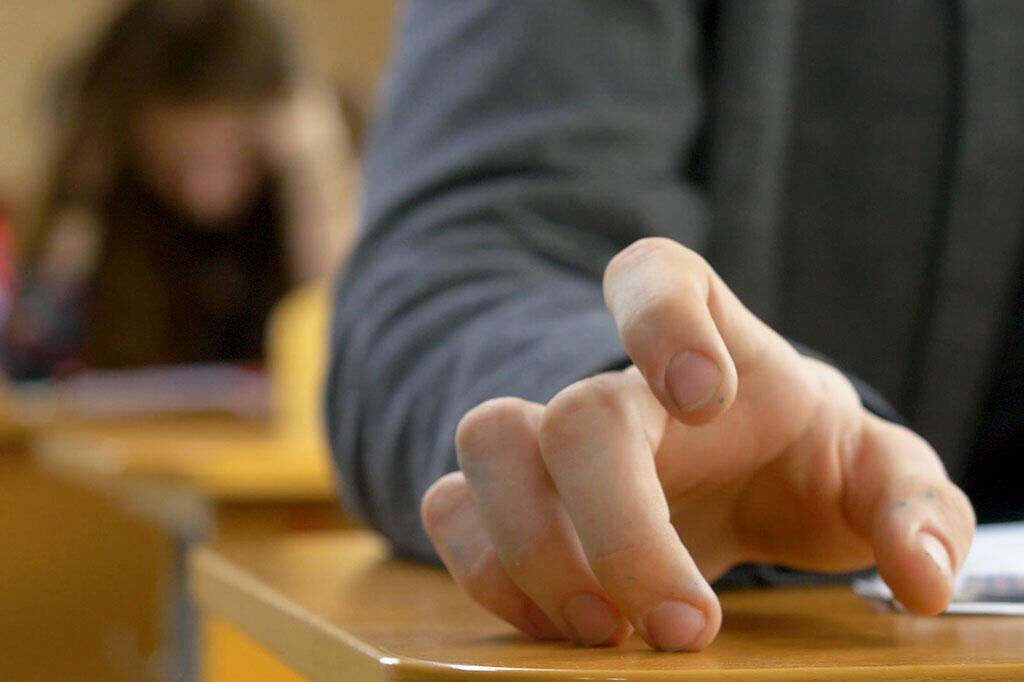 Gürültülü ortamlarda duymakta zorlanıyor musunuz? Ellerinizle yapacağınız basit bir numara yardımcı olabilir Gürültülü ortamlarda duymakta zorlanıyor musunuz? Ellerinizle yapacağınız basit bir numara yardımcı olabilir - 3. Resim