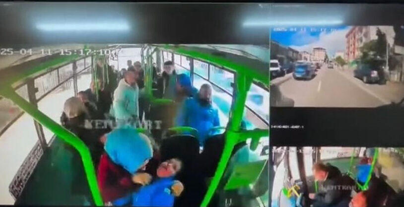 Halk otobüsünde korku dolu anlar! Annenin feryadı yürek sızlattı - 1. Resim