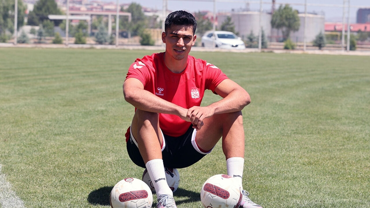 Hem Okan Buruk hem Montella'nın radarında! Sürpriz isim seneye 'aslan' olabilir Hem Okan Buruk hem Montella'nın radarında! Sürpriz isim seneye 'aslan' olabilir - 1. Resim