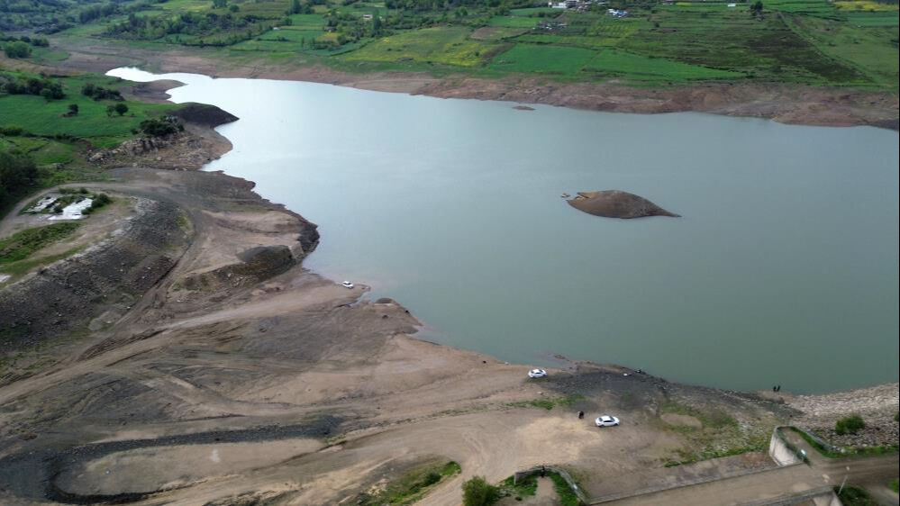 Kuraklığın boyutu ortaya çıktı! Şaşkına çeviren görüntü: İlçenin artık adacıkları var - 2. Resim