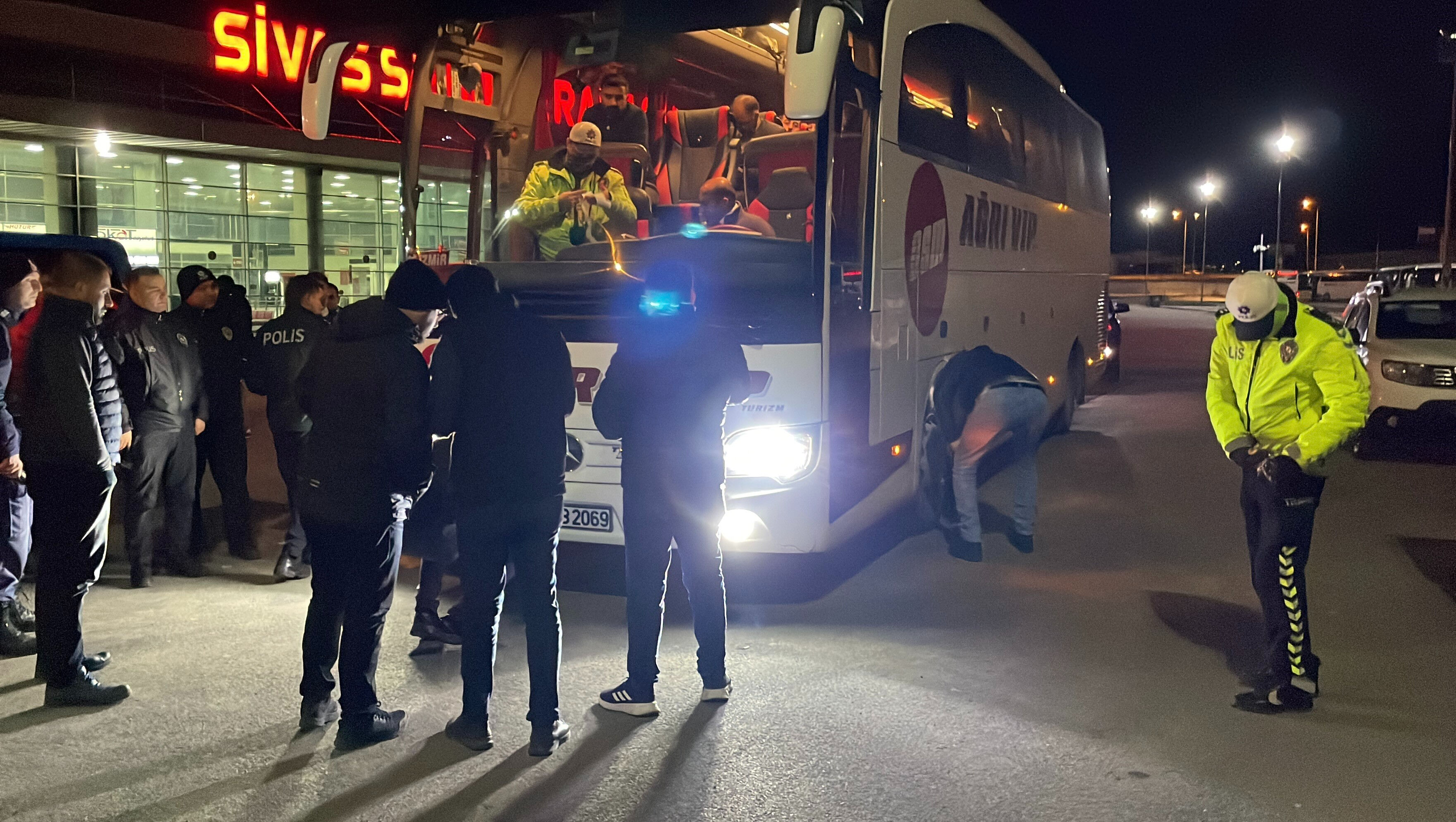 Sivas’ta tüyler ürperten olay! 'Üzerinden geçmiş olabilirim' diyerek kendini ihbar etti Sivas’ta tüyler ürperten olay! 'Üzerinden geçmiş olabilirim' diyerek kendini ihbar etti - 3. Resim
