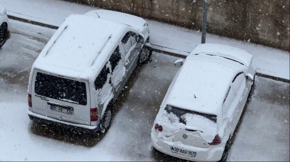 Tipiden g&ouml;z g&ouml;z&uuml; g&ouml;rmedi! Lapa lapa kar yağdı, her yer beyaza b&uuml;r&uuml;nd&uuml; - 6. Resim
