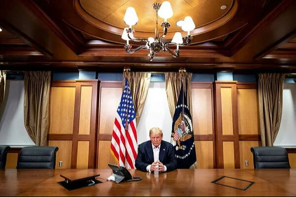 Trump Beyaz Saray'da kurmaylarını topladı: Masada İran ile anlaşma var - 2. Resim