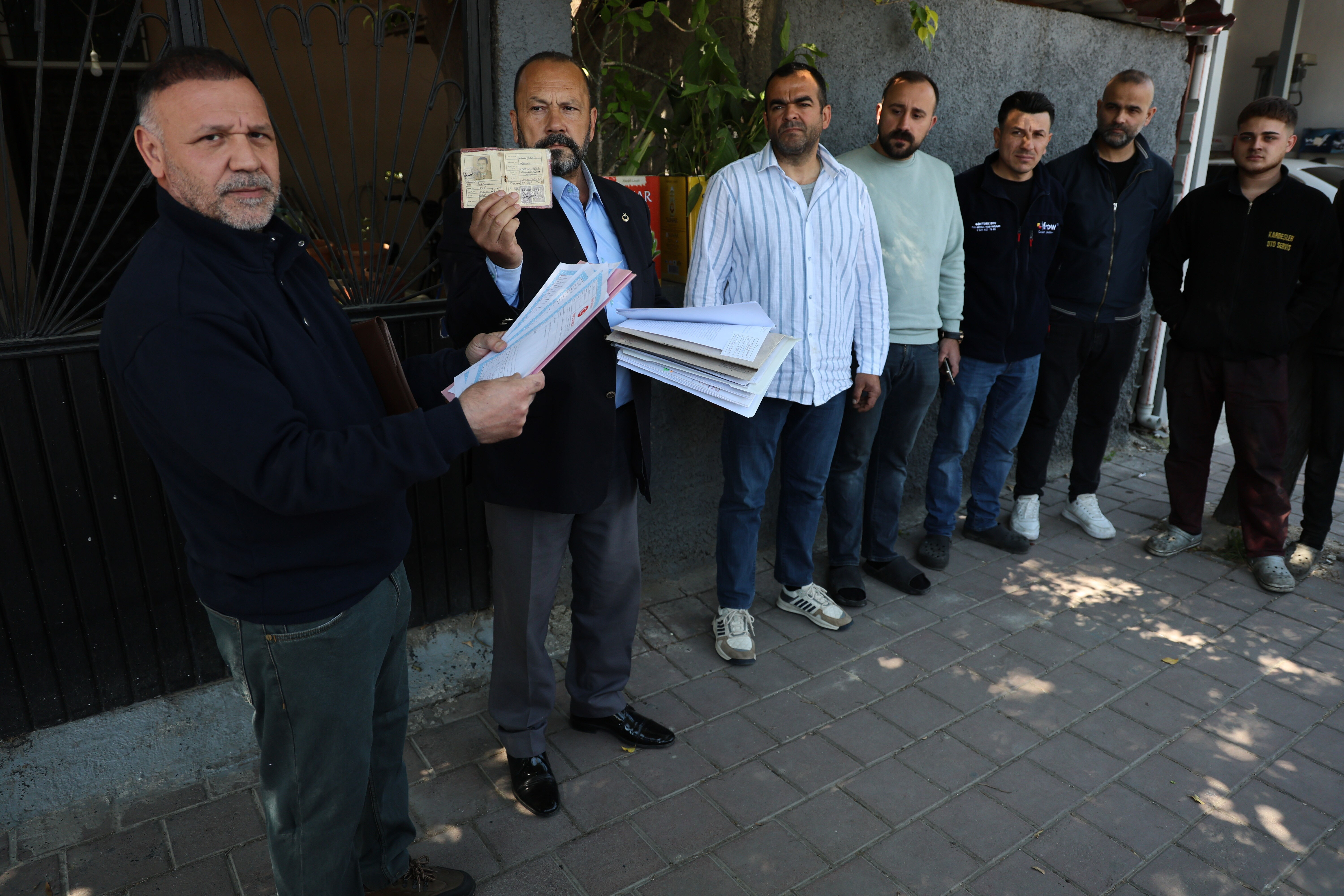 Adana Büyükşehir Belediyesi'nin SGK borcu vatandaşa kaldı: Evleri elden gidiyor... Adana Büyükşehir Belediyesi'nin SGK borcu vatandaşa kaldı: Evleri elden gidiyor... - 1. Resim