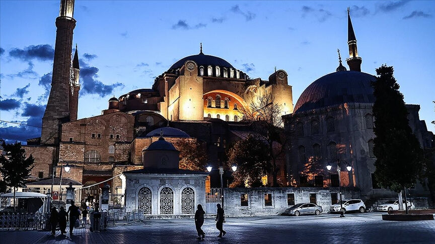 Ayasofya Camii ziyarete açık mı? Tarihinin en büyük restorasyonu nedeniyle Ayasofya ziyaret saatleri 2025 gündeme geldi - 2. Resim