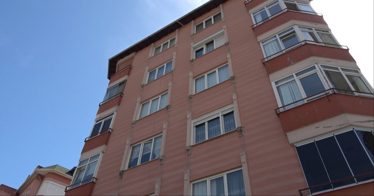 Böyle vahşet görülmedi! 36 günlük bebeğini camdan attı - 1. Resim