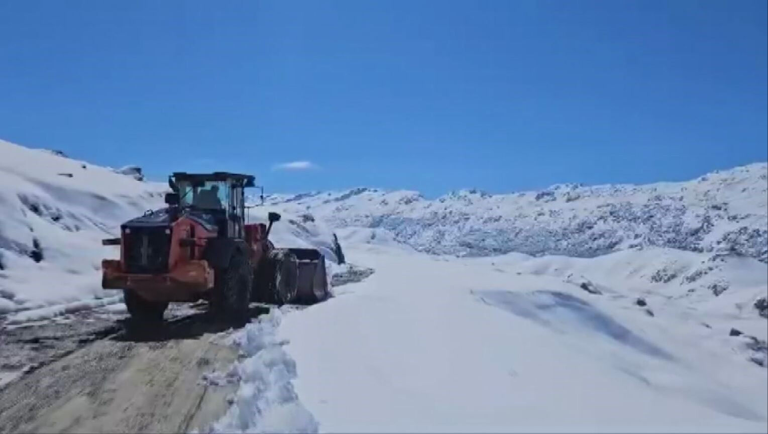 Burası Türkiye! Nisan ayında 25 santimlik kar var Burası Türkiye! Nisan ayında 25 santimlik kar var - 2. Resim