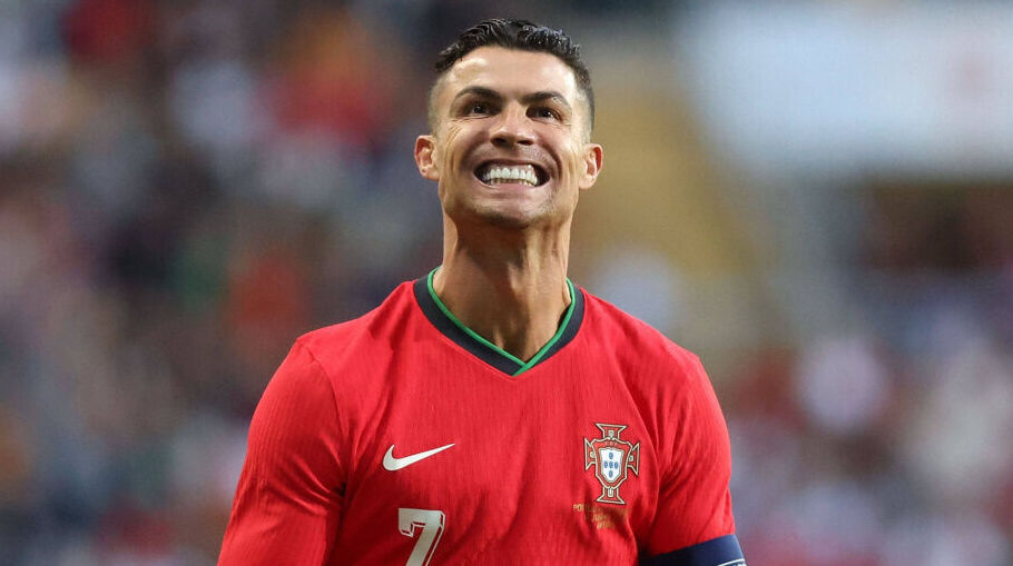 Cristiano Ronaldo kararını verdi! Al Nassr ile 2 yıl daha devam Cristiano Ronaldo kararını verdi! Al Nassr ile 2 yıl daha devam - 1. Resim