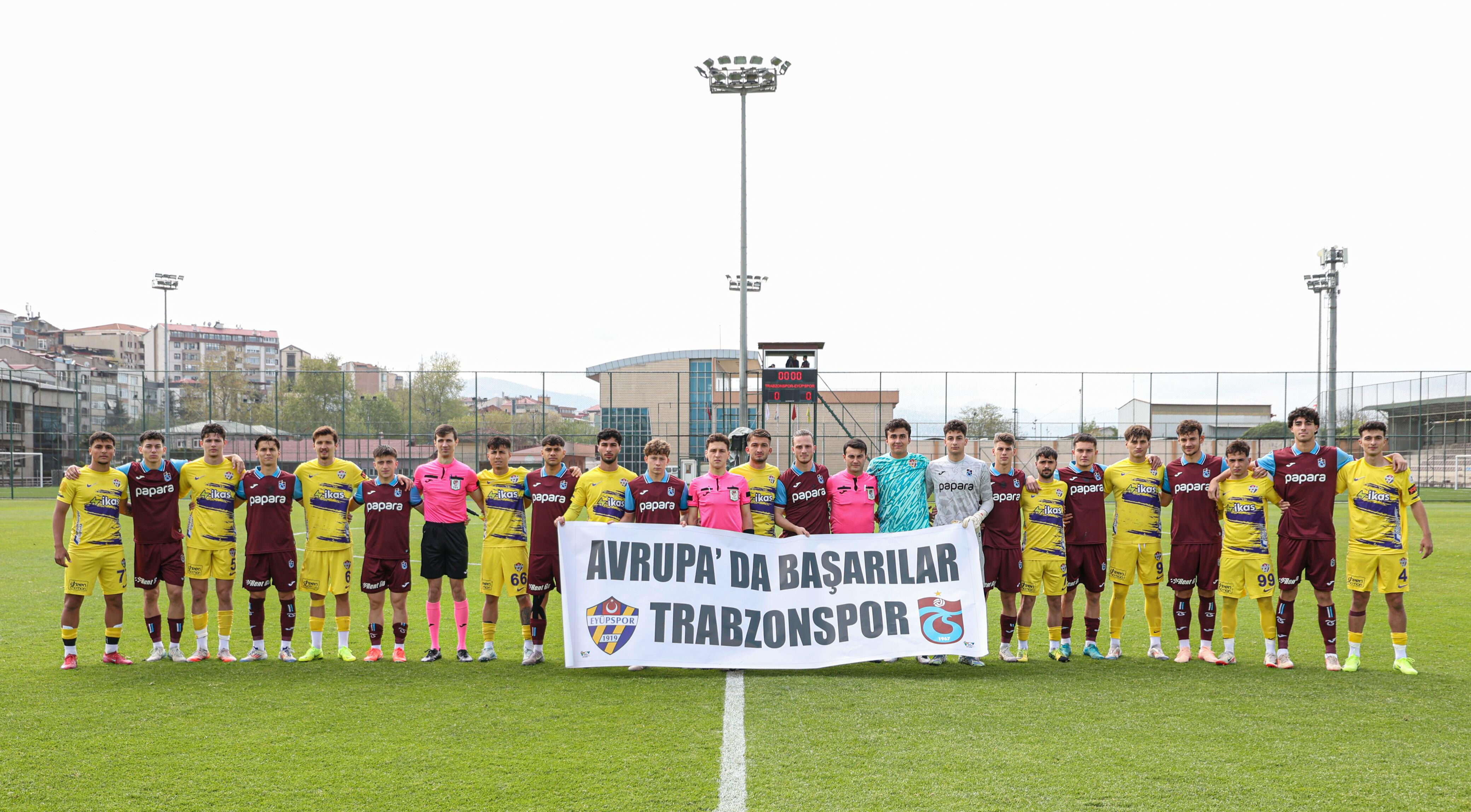 Eyüpspor'dan Trabzonspor'a büyük jest! Alkışlarla karşıladılar Eyüpspor'dan Trabzonspor'a büyük jest! Alkışlarla karşıladılar - 1. Resim