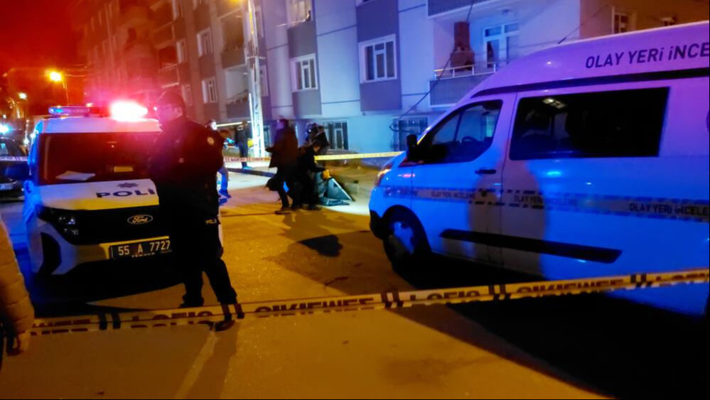 Samsun'da cinayet! 3 çocuk annesi kadın sokak ortasında katledildi Samsun'da cinayet! 3 çocuk annesi kadın sokak ortasında katledildi - 1. Resim