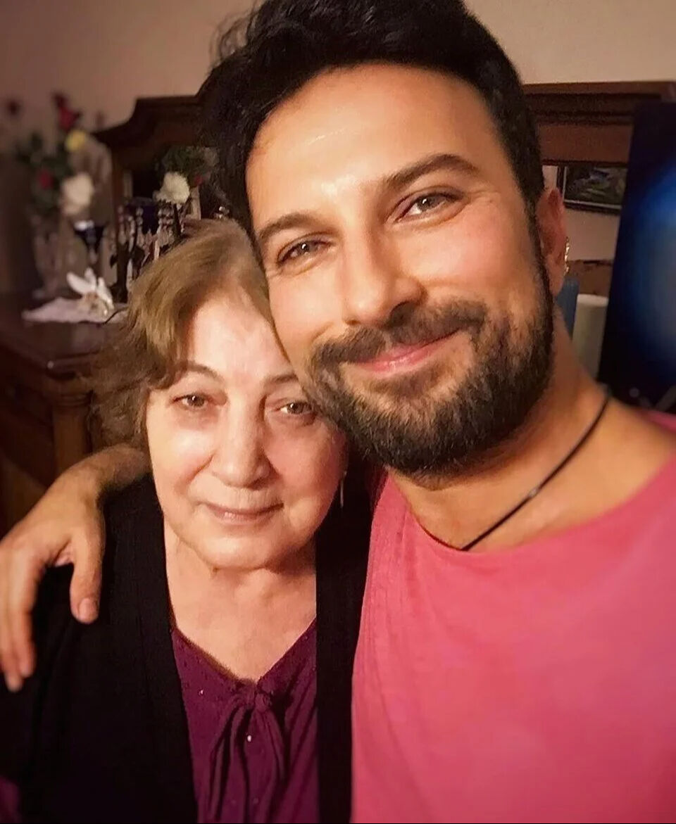 Şarkıcı Tarkan aldığı ölüm haberiyle yıkıldı! Apar topar İstanbul'a döndü Şarkıcı Tarkan aldığı ölüm haberiyle yıkıldı! Apar topar İstanbul'a döndü - 2. Resim