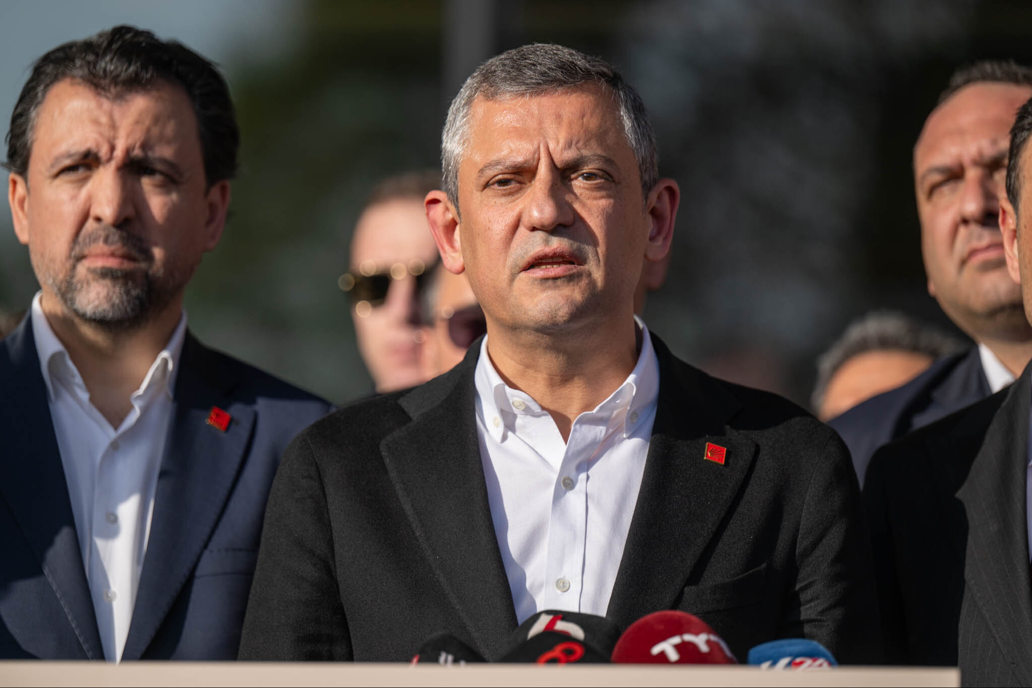 Siyasiler hastaneye akın etti! AK Parti ve CHP'den Sırrı Süreyya Önder'i peş peşe ziyaret Siyasiler hastaneye akın etti! AK Parti ve CHP'de Sırrı Süreyya Önder'i peş peşe ziyaret - 3. Resim