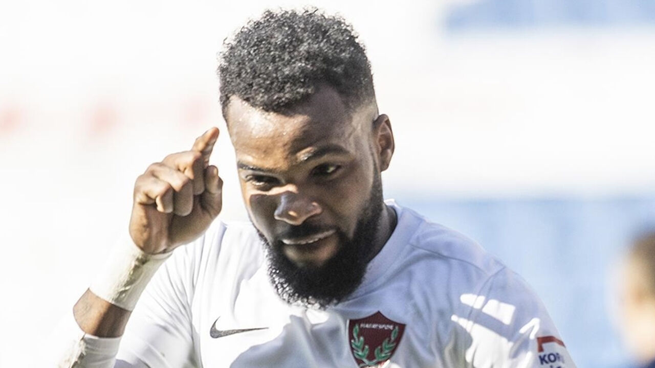 Süper Lig'de gol kralıydı! Aaron Boupendza feci şekilde öldü Süper Lig'de gol kralıydı! Aaron Boupendza feci şekilde öldü - 1. Resim