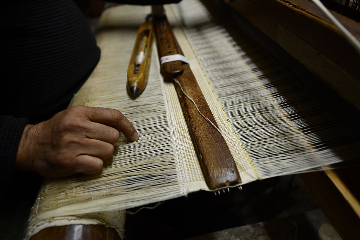 Teknolojiye direnen dokumacının asırlık el tezgahı! Yüzlerce yıllık dokuma metotlarını yaşatıyor - 8. Resim