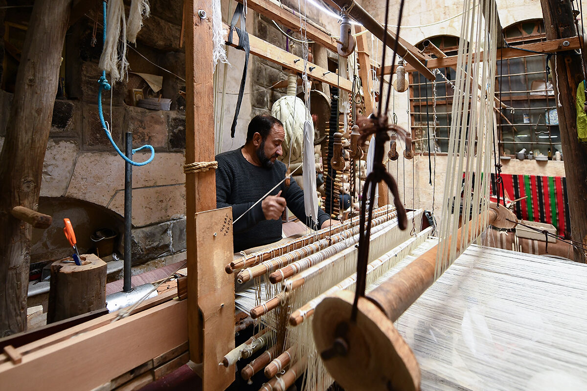 Teknolojiye direnen dokumacının asırlık el tezgahı! Yüzlerce yıllık dokuma metotlarını yaşatıyor - 4. Resim
