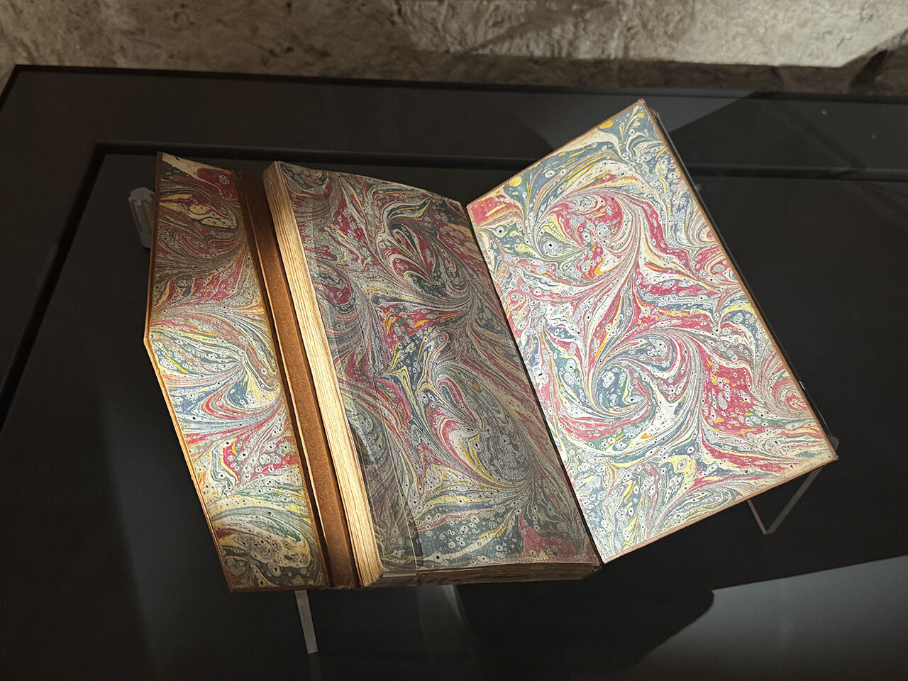 500 yıllık ebrular ilk defa ziyarete açıldı! 'Yazma Eserlerde Ebru' sergisi asırlar öncesine götürüyor - 3. Resim