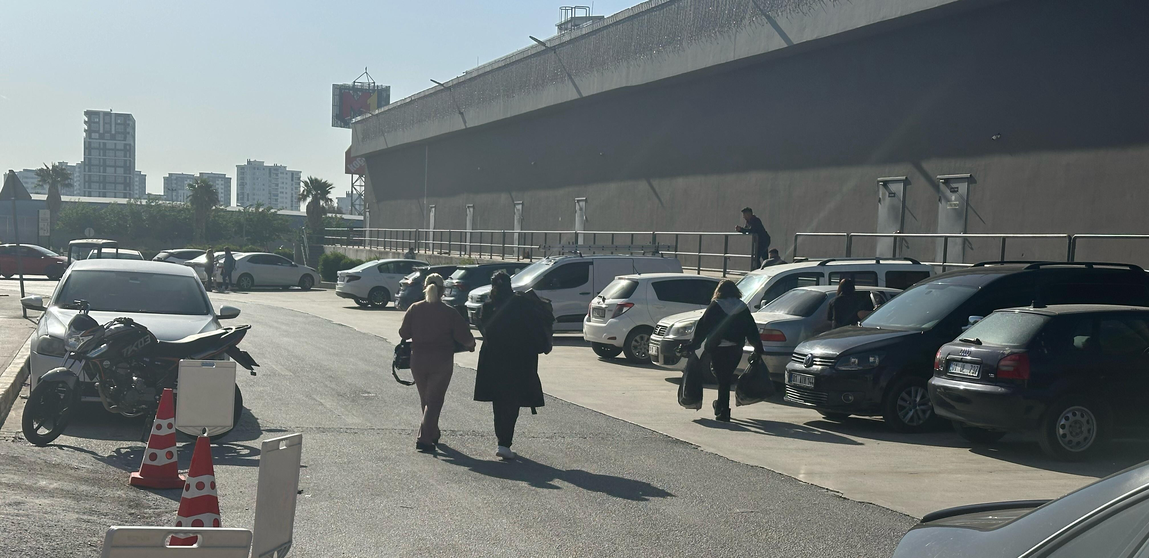 Adana'da güzellik merkezinde skandal! Ortalık karıştı: Çalıştıkları iş yerini yağmaladılar Adana'da güzellik merkezinde skandal! Ortalık karıştı: Çalıştıkları iş yerini yağmaladılar - 2. Resim