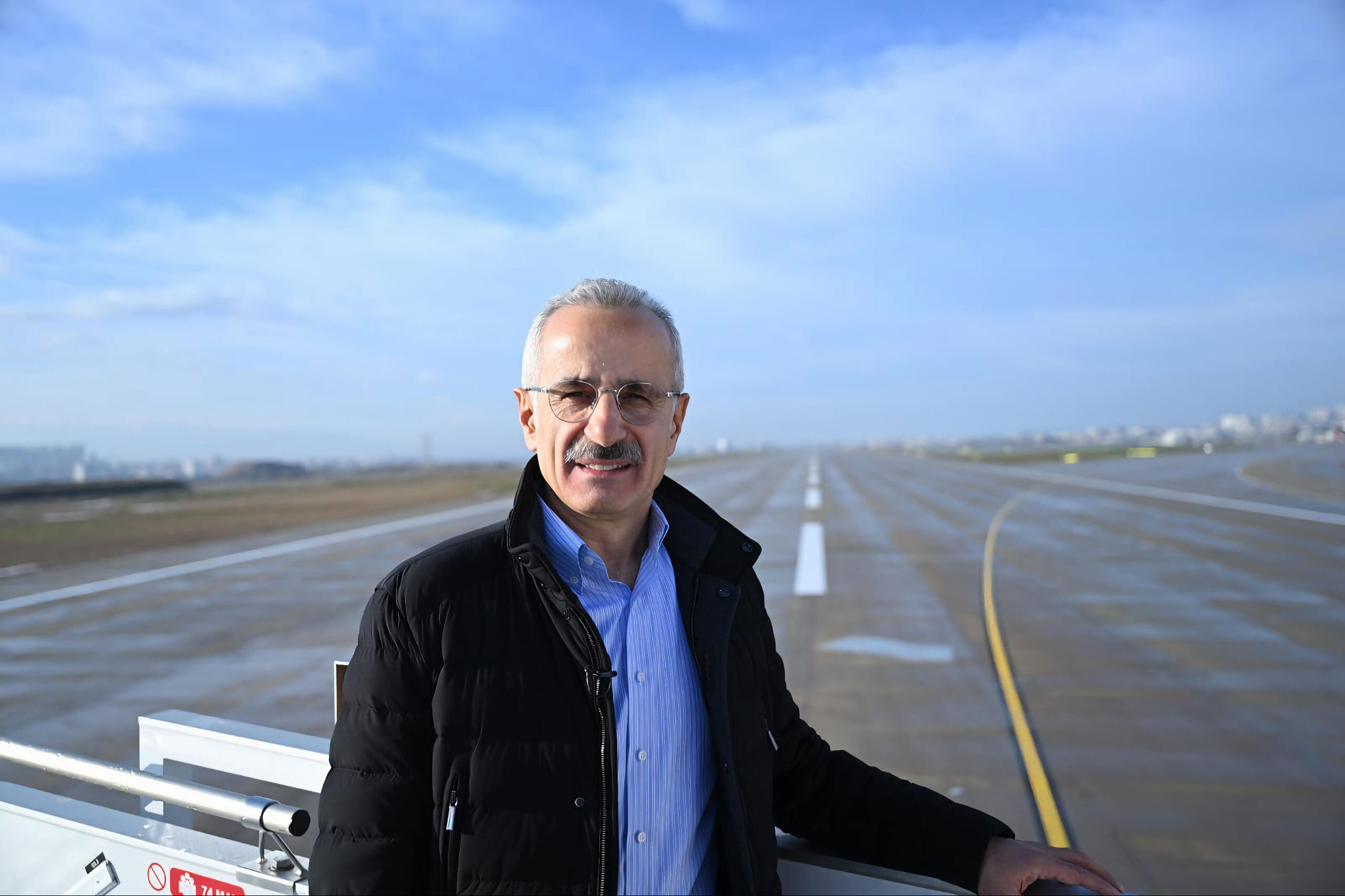 Avrupa'da ilk! İstanbul Havalimanı'nda aynı anda 3 uçak kalkıyor Avrupa'da ilk! İstanbul Havalimanı'nda aynı anda 3 uçak kalkıyor - 1. Resim