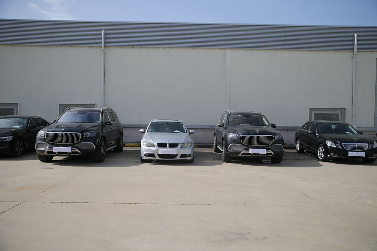 Emekli belgesiyle lüks araç ticaretine darbe! Gümrükte yakayı ele verdiler Emekli belgesiyle lüks araç ticaretine darbe! Gümrükte yakayı ele verdiler - 3. Resim