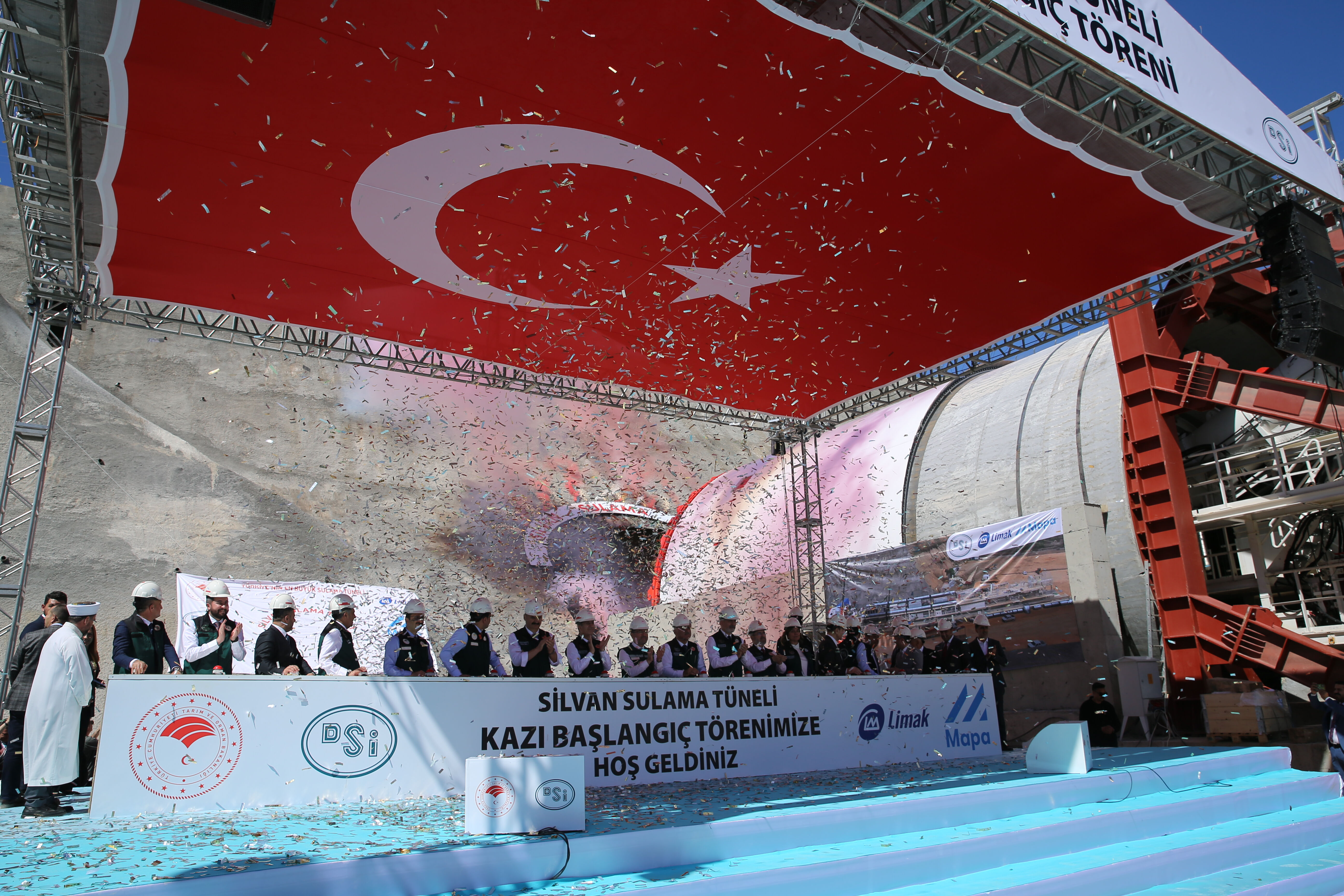 Erdoğan, Türkiye'nin en büyük sulama tüneli kazı töreninde: Bölgenin çehresini değiştirecek kritik bir proje Erdoğan, Türkiye'nin en büyük sulama tüneli kazı töreninde: Bölgenin çehresini değiştirecek kritik bir proje - 4. Resim