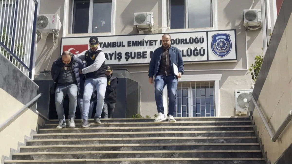 İstanbul’un göbeğinde pes dedirten olay! 'Ben senin oğlunum' diyerek vurgun yaptı İstanbul’un göbeğinde pes dedirten olay! 'Ben senin oğlunum' diyerek vurgun yaptı - 1. Resim