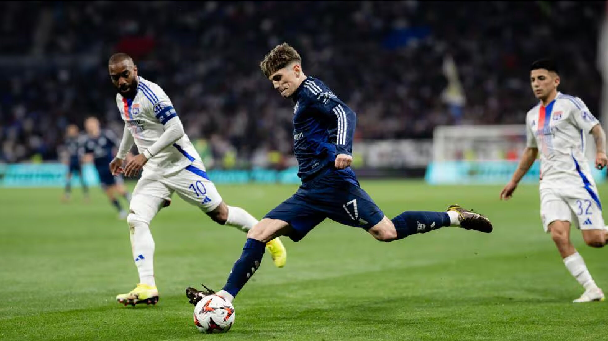 Manchester United - Lyon hangi kanalda, Altay Bayındır oynayacak mı? UEFA Avrupa Ligi çeyrek final rövanş maçı yayın bilgileri ve muhtemel ilk 11'ler - 1. Resim