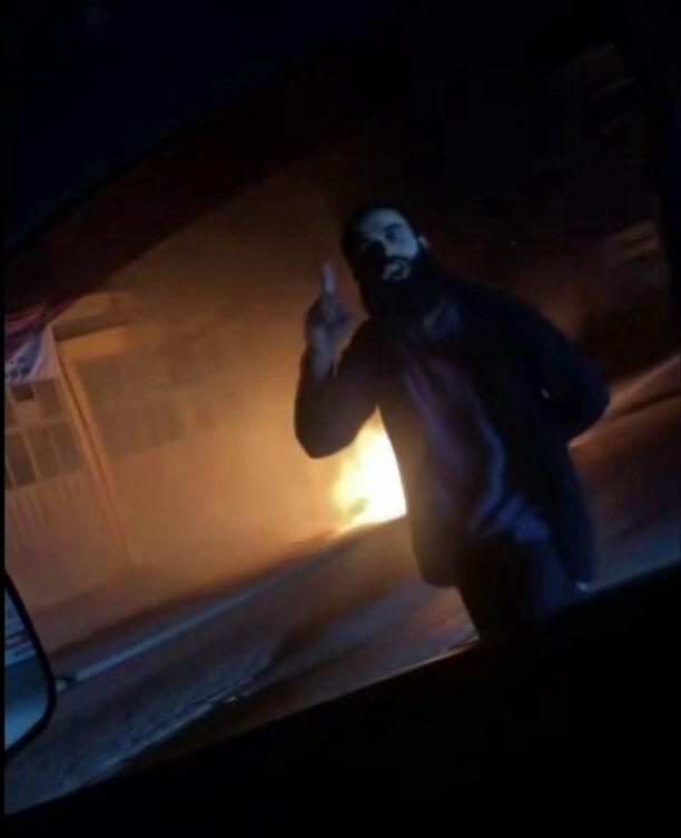 Sakarya'da ilginç olay! ''Rabbim niyetimi biliyor'' diyerek otomobilini ateşe verdi Sakarya'da ilginç olay! ''Rabbim niyetimi biliyor'' diyerek otomobilini ateşe verdi - 1. Resim