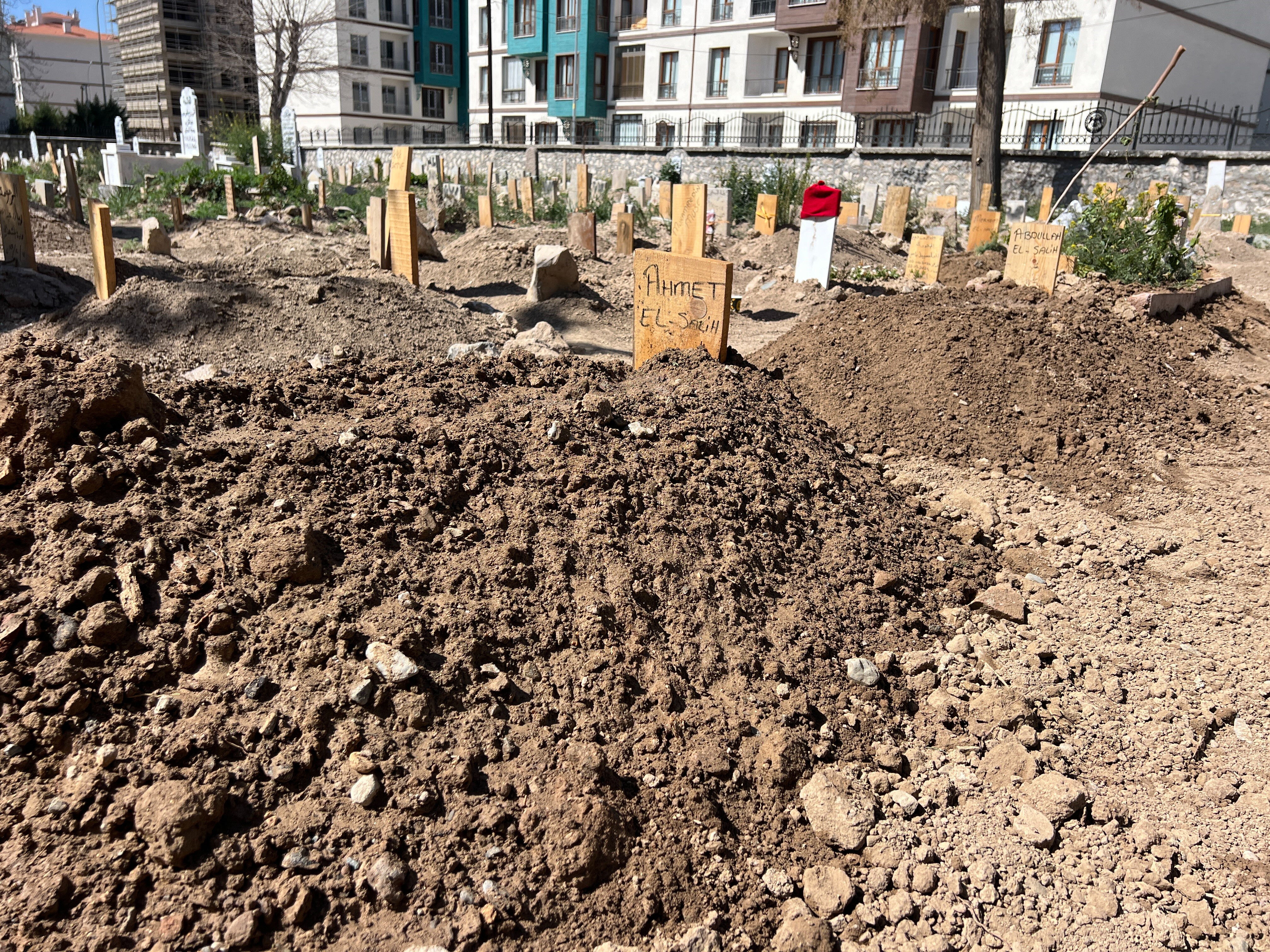 Salih ailesinin hayatını kabusa çeviren ateş: Biri 3 diğeri 4 yaşındaydı... - 1. Resim