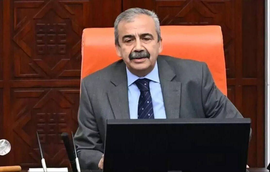 Sırrı Süreyya Önder'in son durumu nasıl? Hastaneden beklenen açıklama geldi - 1. Resim