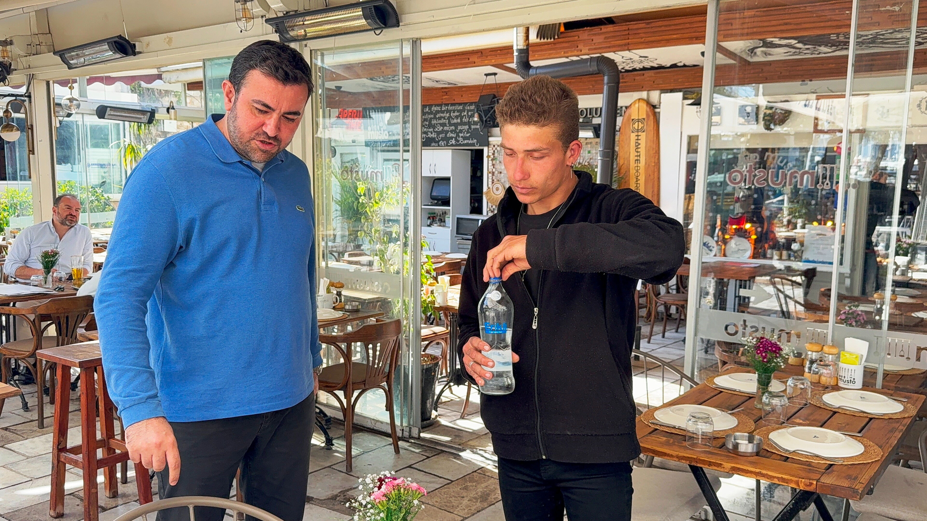 Sokakta yaşıyordu! Çöpte bulduğu altınları karakola teslim etti, hayatı değişti Sokakta yaşıyordu! Çöpte bulduğu altınları karakola teslim etti, hayatı değişti - 1. Resim