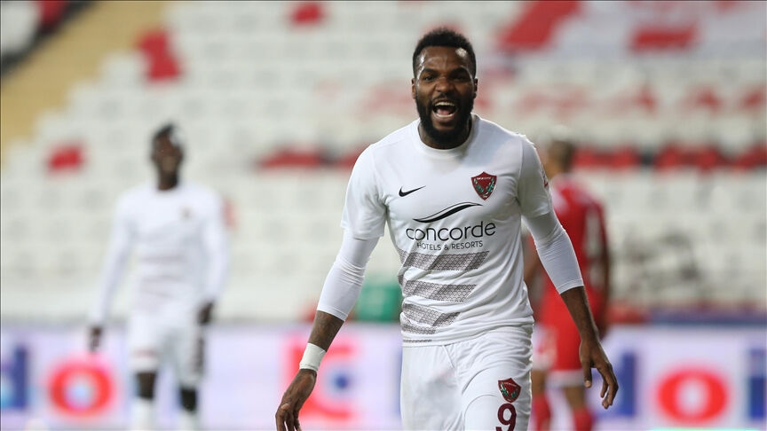 Süper Lig'in gol kralı Aaron Boupendza'nın ölümündeki 3 ihtimalden ikisi gitti! Cinayete mi kurban gitti? Süper Lig'in gol kralı Aaron Boupendza'nın ölümündeki 3 ihtimalden ikisi gitti! Cinayete mi kurban gitti? - 2. Resim
