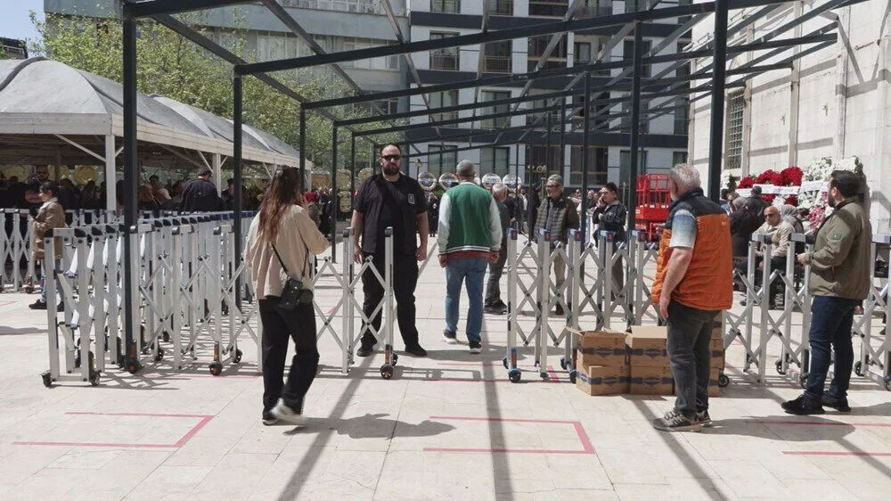 Tarkan'a büyük vefasızlık! Cenazeye katılan ünlü isim şaşırttı: O görüntüler tepki çekti Tarkan'a büyük vefasızlık! Cenazeye katılan ünlü isim şaşırttı: O görüntüler tepki çekti - 1. Resim