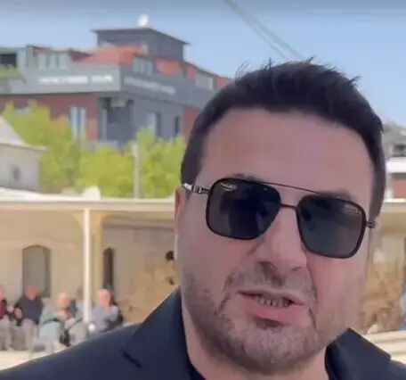 Tarkan'a büyük vefasızlık! Cenazeye katılan ünlü isim şaşırttı: O görüntüler tepki çekti Tarkan'a büyük vefasızlık! Cenazeye katılan ünlü isim şaşırttı: O görüntüler tepki çekti - 4. Resim