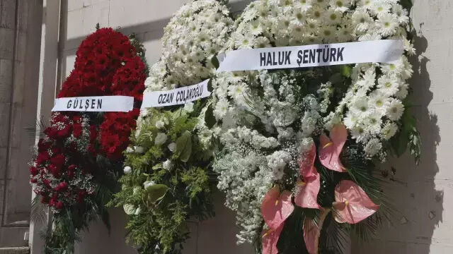 Tarkan'a büyük vefasızlık! Cenazeye katılan ünlü isim şaşırttı: O görüntüler tepki çekti Tarkan'a büyük vefasızlık! Cenazeye katılan ünlü isim şaşırttı: O görüntüler tepki çekti - 3. Resim