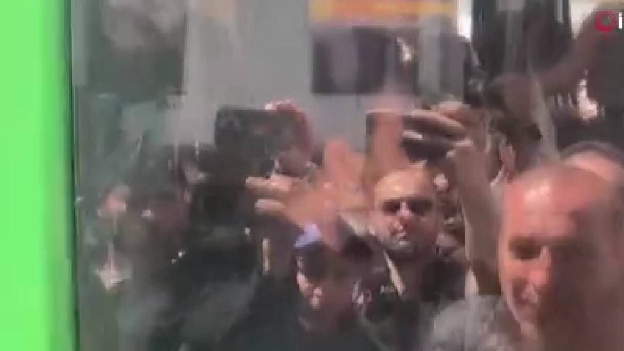 Tarkan'a büyük vefasızlık! Cenazeye katılan ünlü isim şaşırttı: O görüntüler tepki çekti Tarkan'a büyük vefasızlık! Cenazeye katılan ünlü isim şaşırttı: O görüntüler tepki çekti - 5. Resim