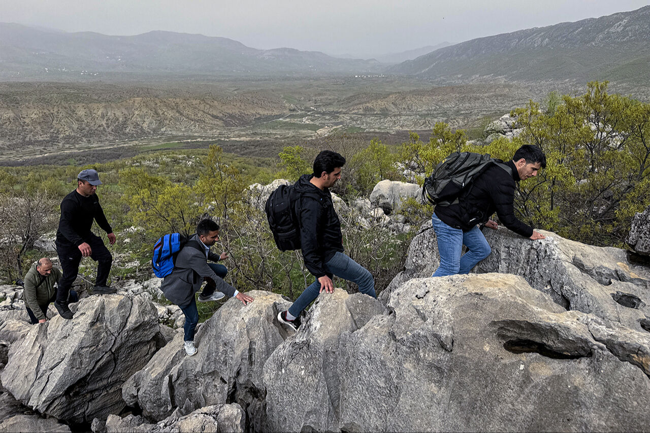 Ters lale sevgisi dağa tırmandırdı! 