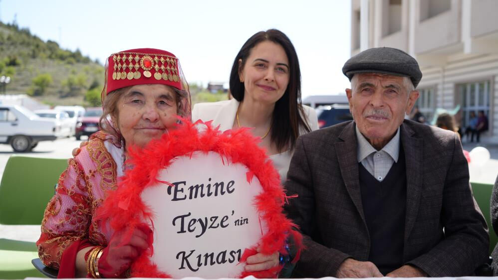 Bu mutluluğun arkasında buruk bir acı var! 69 yıllık hayaline abisi de eşlik etti - 2. Resim