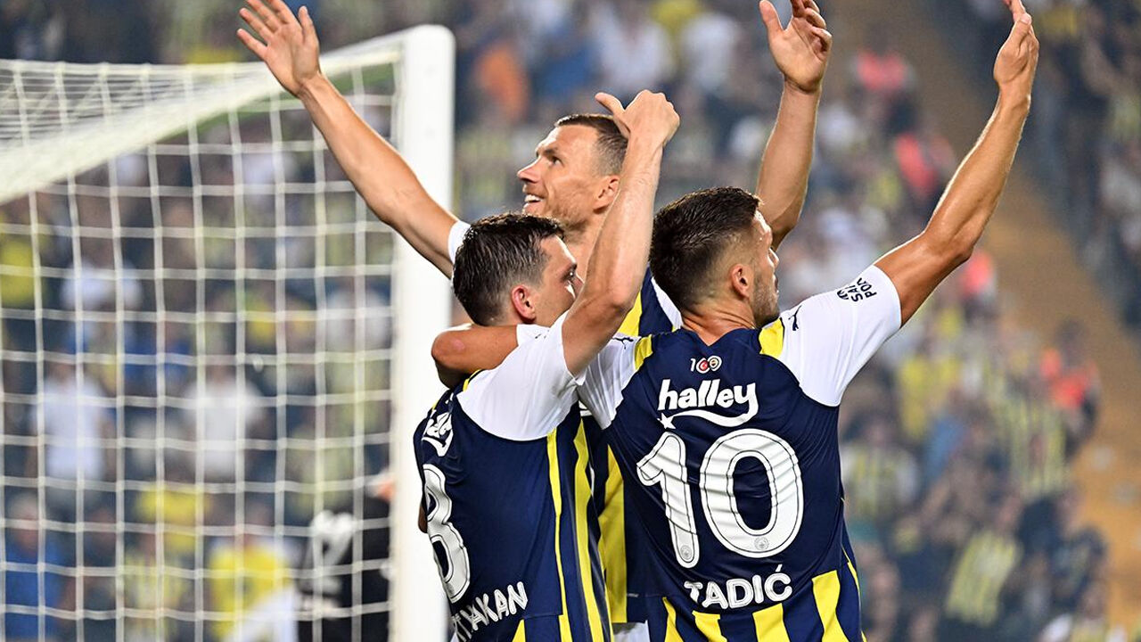 Fenerbahçe iki yıldızına veda ediyor! Çarpıcı iddia deneyimli isimden geldi Fenerbahçe iki yıldızına veda ediyor! Çarpıcı iddia deneyimli isimden geldi - 1. Resim