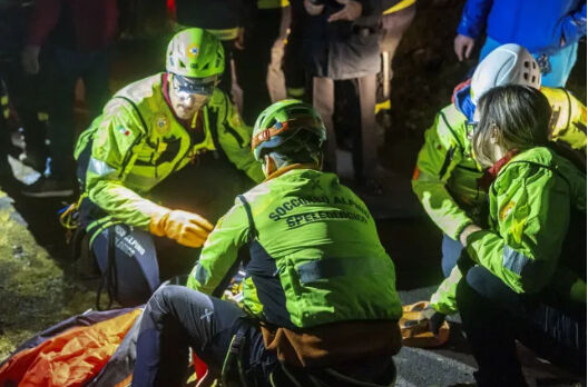 İtalya’da teleferik faciası! Yolcular havada mahsur kaldı, 4 kişi hayatını kaybetti - 1. Resim