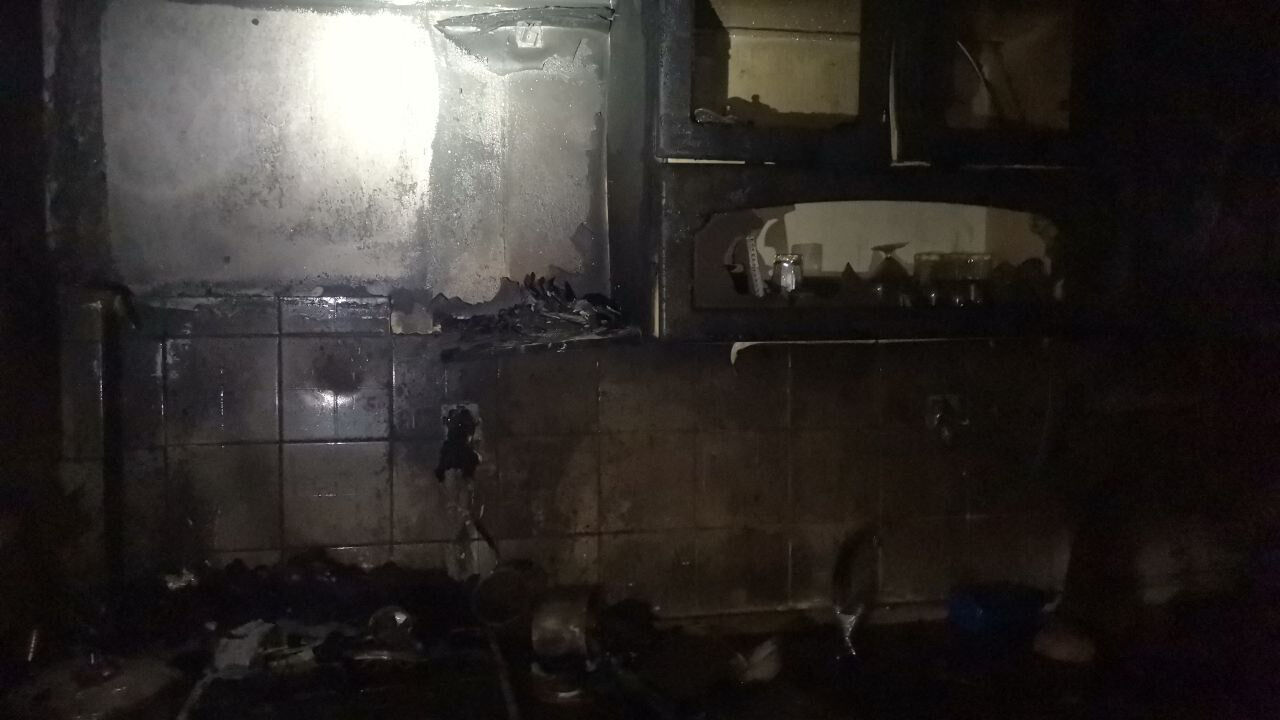 Ocakta unutulan yemek patlamaya sebep oldu! Yaralılar hastaneye sevk edildi - 1. Resim